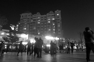 隔音玻璃減少?gòu)V場(chǎng)舞與皮鞭聲